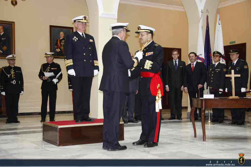 El Almirante de la Flota entrega el "Bastón de Mando" al nuevo COMGEIM